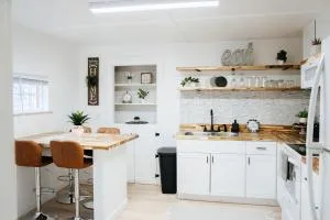 NEW! Cozy and Modern unit with Hot tub - Sanbornton