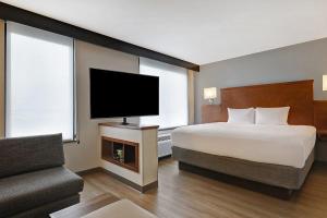 King Room with Sofa Bed - High Floor room in Hyatt Place Jackson Ridgeland