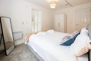 Apartment For Two Near Bolton Train Station