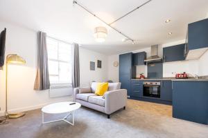 Apartment For Two Near Bolton Train Station