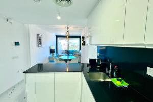 7 Aura-Piscina 2 vista al mar