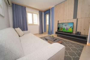 Garden Palace Pool Deluxe Apartment