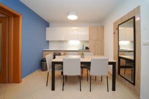 Garden Palace Pool Deluxe Apartment