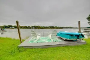 Homey Lakefront Escape with Boat Dock, Fire Pit - Wayland