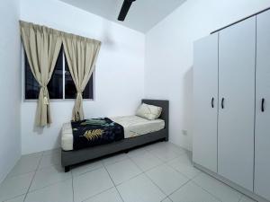 Cozy 3 Rooms , KLCC view , 100 mbps WIFI , Netflix by Noons Homestay