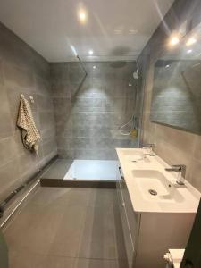 Appartements GRAND APPARTEMENT 7 COUCHAGES, 1 PLACE DE PARKING. : photos des chambres