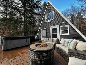NEW! Cozy & Modern A-Frame in the woods w/HOT TUB - Madison