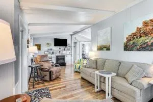 Lake Marion Home Kayaks, Dock, Waterfront Fun! - Summerton