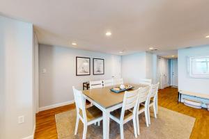 Fountainhead Towers 1310