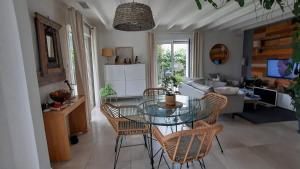 Villas VILLA DE PLAIN PIED ET STUDIO CLIMATISES , AU CALME , 6 PERSONNES MAXIMUM POUR LE MEME GROUPE, A 7mn DU GOLF ET DE LA PLAGE : photos des chambres