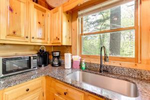 Pet-Friendly Ellijay Vacation Rental with Hot Tub!