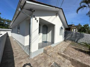 Linda e Ampla Casa Inteira Próxima ao Centro de Criciúma