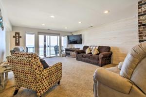 Beachfront Lincoln City Condo-Patio and Pool Access!