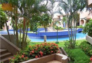 Low Level Terrace Close to beaches shops permanent water wifi