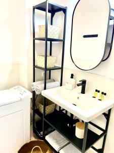 Appartements Lovely city center rental with balcony : photos des chambres