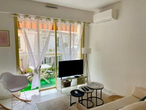 Appartements Lovely city center rental with balcony : photos des chambres