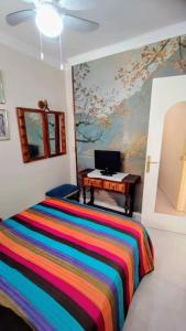 Tranquilo apartamento en San Agustin 1 dormitorio cama doble y salon con sofas camas