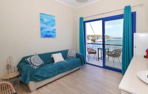 Nikos Beach Suites No1