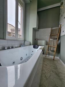 Appartements BLACK BOX CINEMA appartement avec balneo : photos des chambres