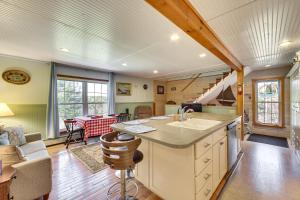 Historic Friendship Boat House Near Back River!
