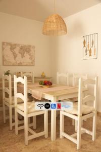 La Bodega del Mar - Luminoso y céntrico apto con piscina en verano y parking