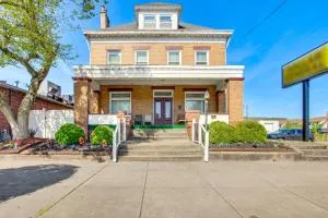 Centrally Located Beaver Falls Home with Fire Pit! - Monaca