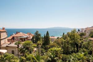 Ferienwohnung in einer Villa mit Terrasse und Meerblick