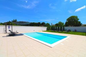 Ferienhaus mit Privatpool für 6 Personen ca 130 qm in Bale, Istrien Istrische Riviera 
