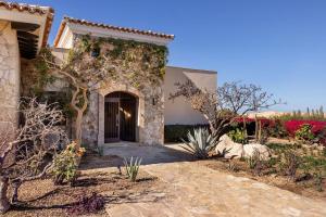 5-BR Golf Villa With Transportation Included