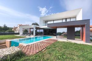 Ferienhaus mit Privatpool für 10 Personen ca 250 qm in Ližnjan, Istrien Südküste von Istrien