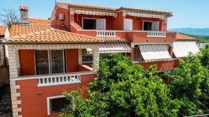 Apartments with a parking space Lopar, Rab - 22674 