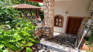 Apartments with a parking space Lopar, Rab - 22674 