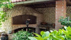 Apartments with parking space Lopar, Rab - 22674