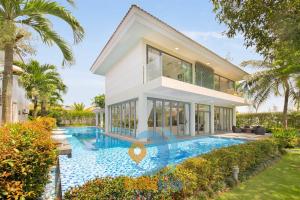 Diamond Beach Villa Da Nang