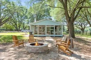 Sweetwater on the Range - New Reno Farm Getaway - Bell