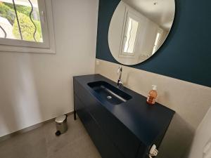 Rez de villa avec piscine privée chauffée et jardin, à 1 km de la mer - FR-1-768-79