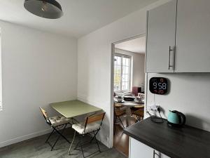 Appartement lumineux avec 2 chambres au cœur de Merville-Franceville - FR-1-465-111