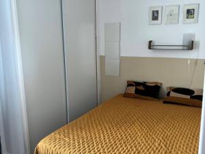 Appartements Appartement 70 m² en centre-ville, 2 chambres, cuisine equipee, WiFi, non fumeur, animaux non admis. - FR-1-465-111 : photos des chambres