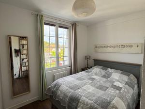 Appartements Appartement 70 m² en centre-ville, 2 chambres, cuisine equipee, WiFi, non fumeur, animaux non admis. - FR-1-465-111 : photos des chambres
