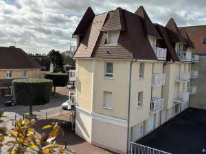 Appartement lumineux avec 2 chambres au cœur de Merville-Franceville - FR-1-465-111