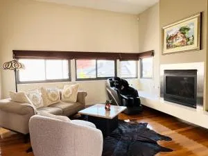 Yarra Valley Serenity House in Golf Course Resort - Watsons Creek