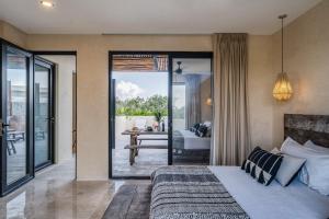 3BR Panoramic PH w Sunset, Terrace, Private Pool