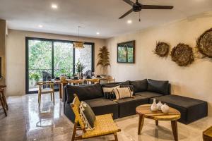 3BR Panoramic PH w Sunset, Terrace, Private Pool