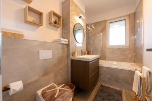 A & A Turquoise City View Apartment - By OpenHouse