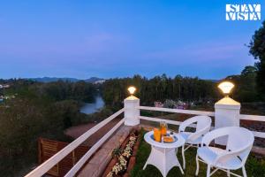 StayVista at Brooks Retreat with Lake View