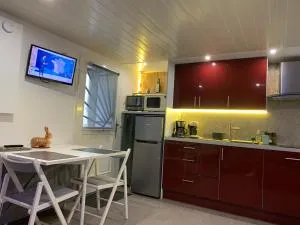 Charmante petite maison en pierre, avec accès autonome - Vaudevant