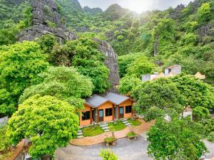 Phòng Deluxe hướng núi (Deluxe Mountain View)