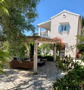 Decavos House - Doukádes