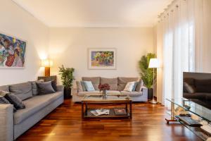 Large & beautiful apartment 4min from Passeig de Gràcia