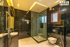 StayVistas Hampton Acres - Outdoor Pool, Vast Lawn & Terrace